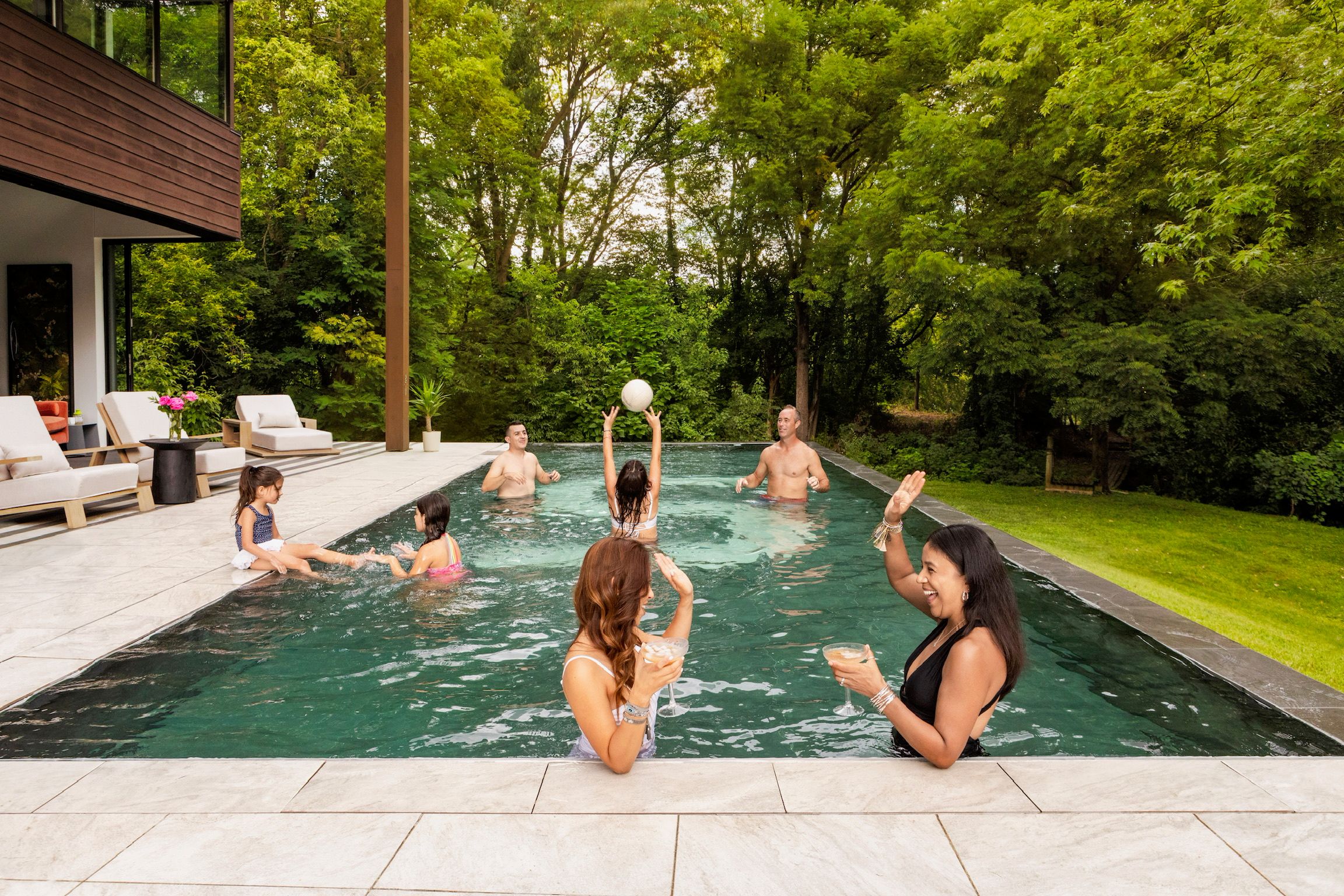 Movable Pool Floor for Luxury Outdoor Living